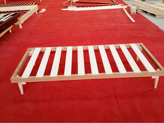 點(diǎn)擊查看詳細(xì)信息<br>標(biāo)題：Wooden bedstead 閱讀次數(shù)：1121